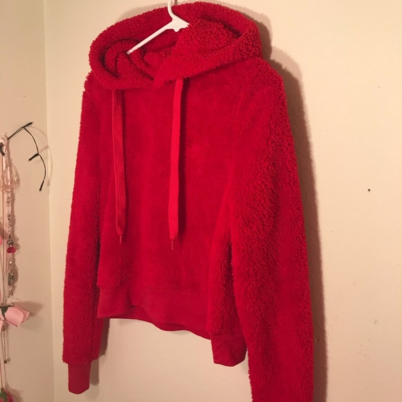 Red faux fur cropped hoddie - Picture 1 of 8